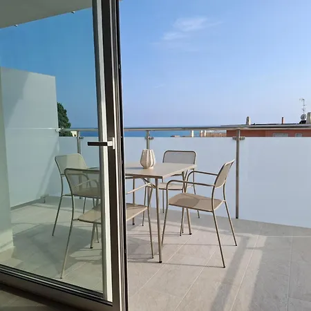 New With Seaview Terrace 5 *