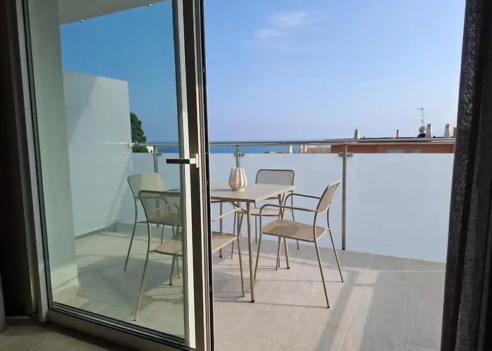 New With Seaview Terrace 5 *